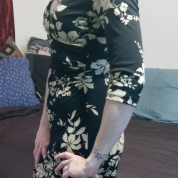 Dress - Picture 3 of 3